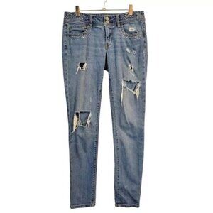 American Eagle | DIstressed studded Low Rise light Wash Skinny Jeans
